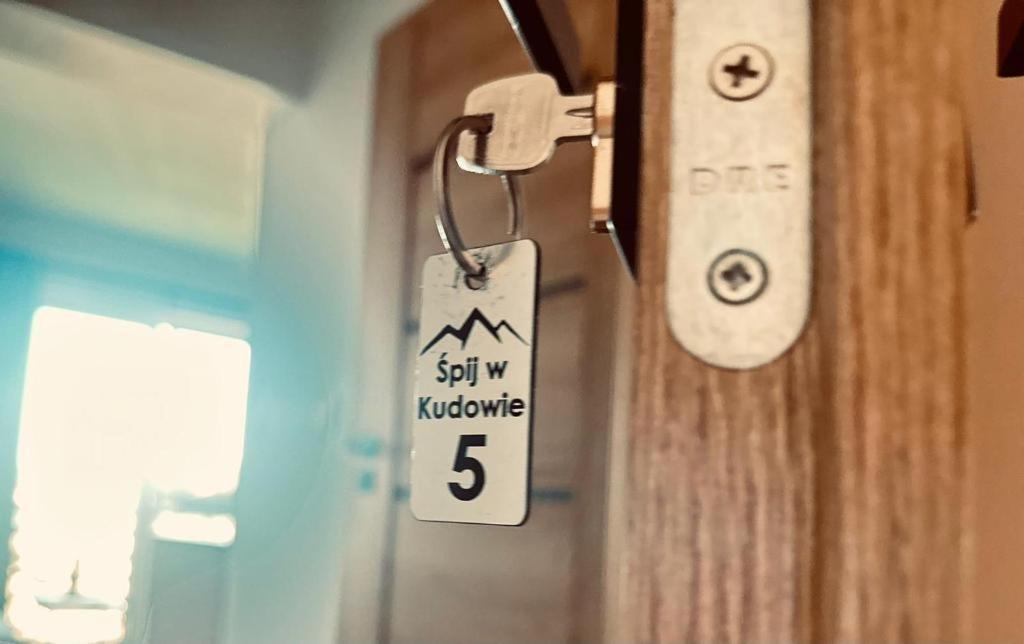 Spij W Kudowie Apartament I Pokoje Goscinne Kudowa Zdroj Exterior photo
